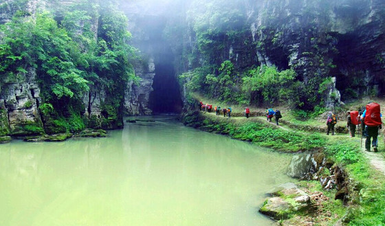 秋色探美景鹿院坪清河古床中國的仙本那鶴峰躲避峽