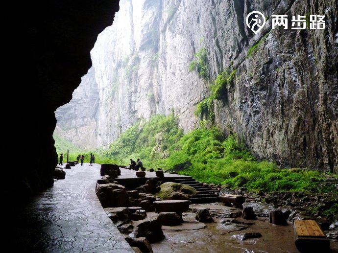 天坑地缝奉节三角坝露营